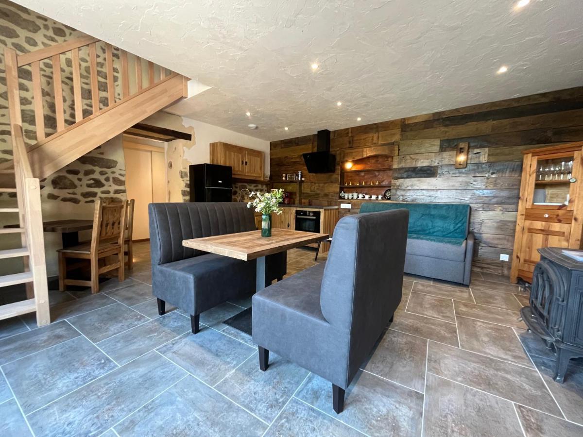 Maison D'Hote Avec Sauna Et Jacuzzi A La Campagne Les Portes du Coglais Exterior foto