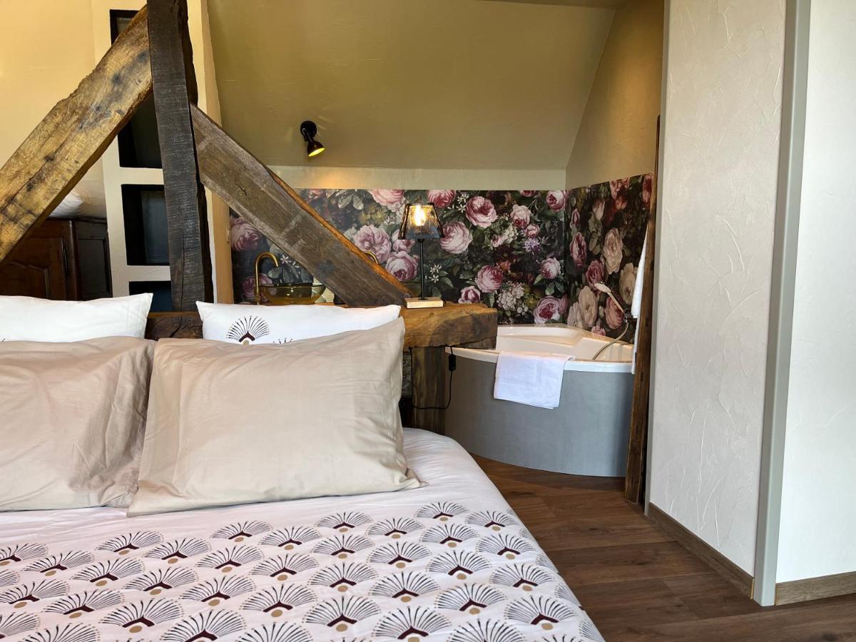 Maison D'Hote Avec Sauna Et Jacuzzi A La Campagne Les Portes du Coglais Exterior foto