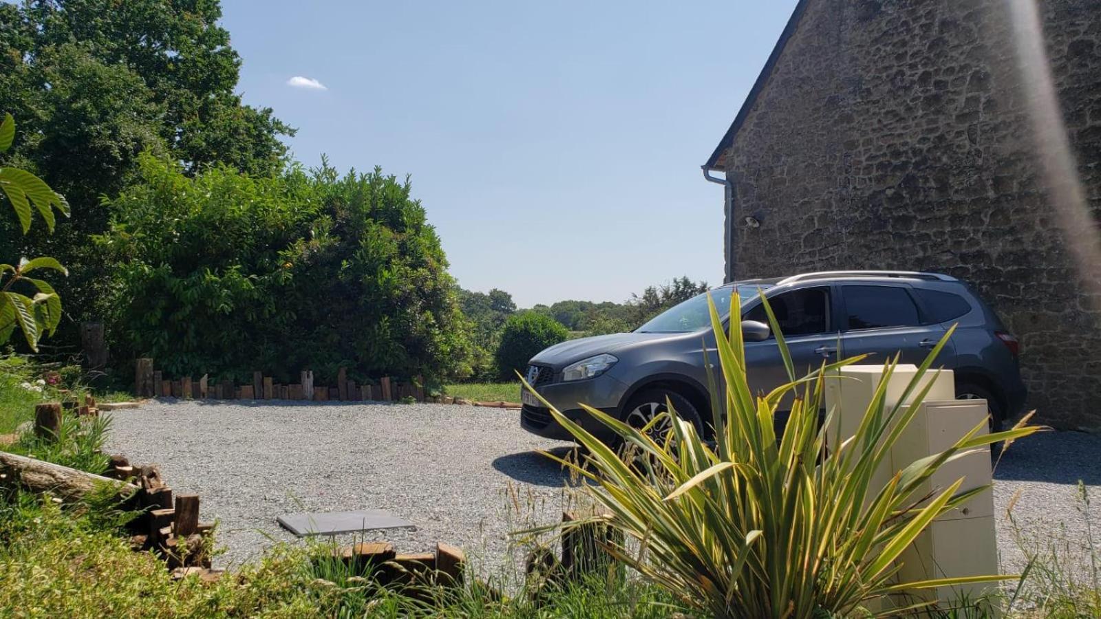 Maison D'Hote Avec Sauna Et Jacuzzi A La Campagne Les Portes du Coglais Exterior foto