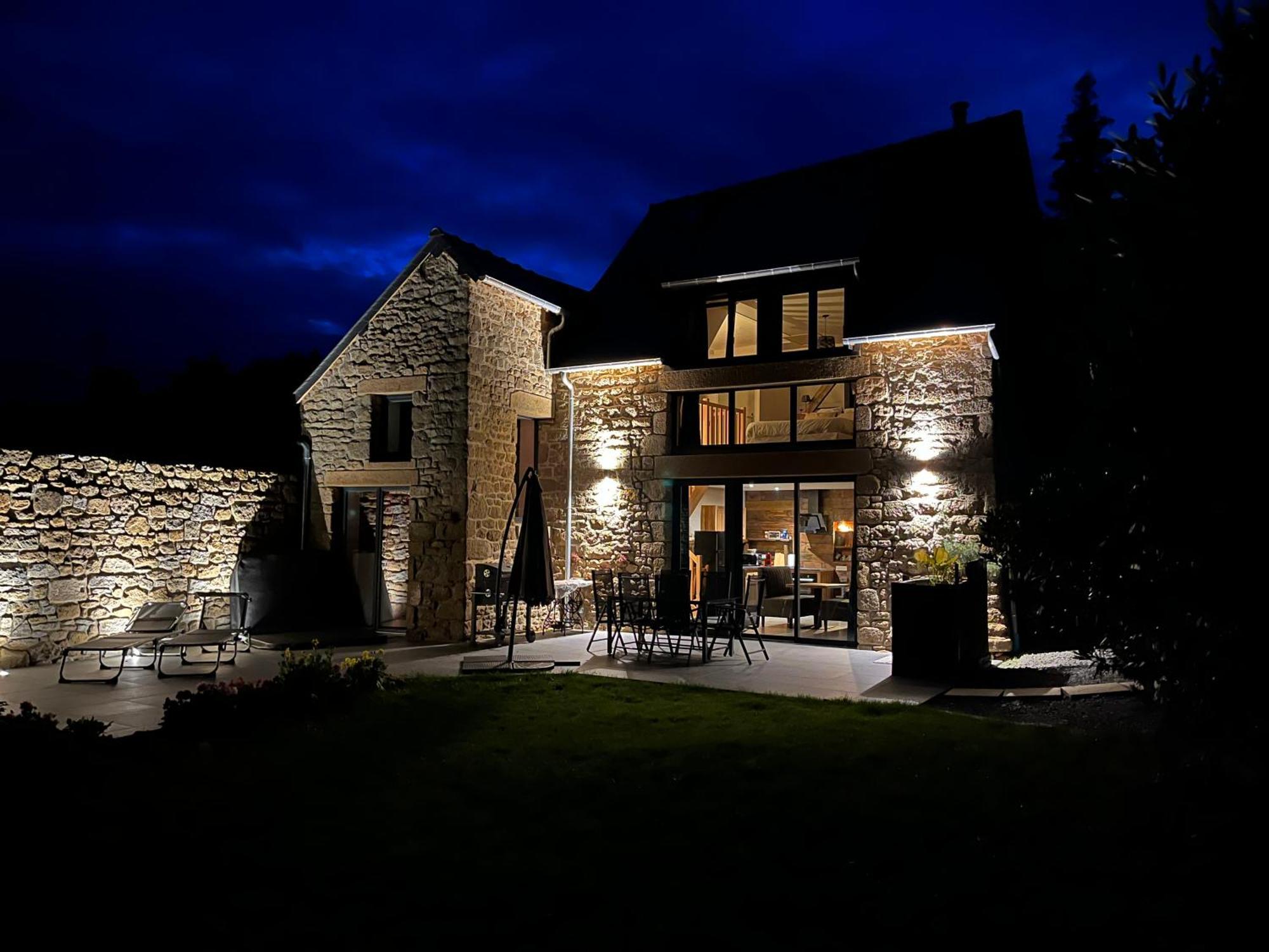 Maison D'Hote Avec Sauna Et Jacuzzi A La Campagne Les Portes du Coglais Exterior foto