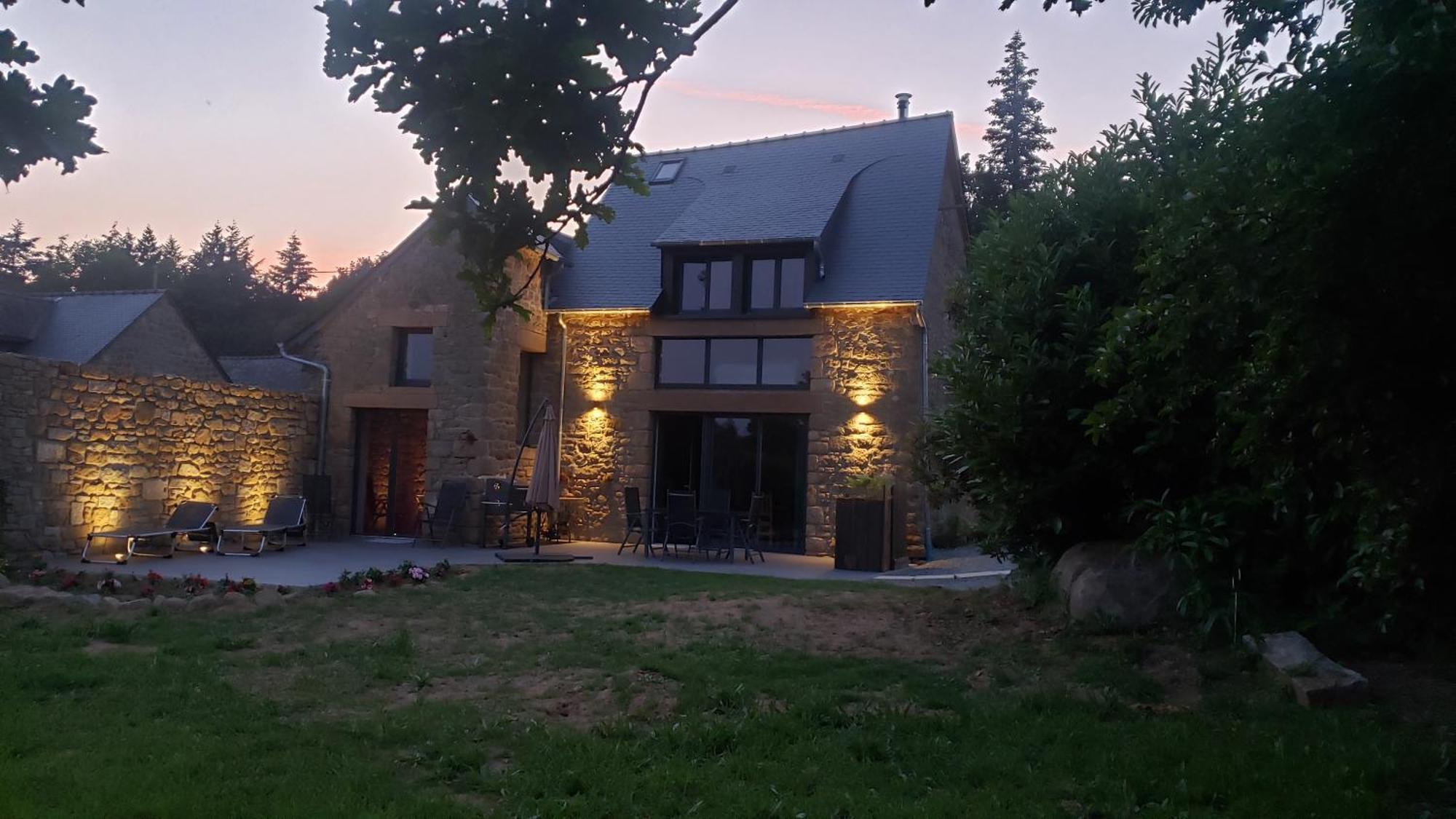 Maison D'Hote Avec Sauna Et Jacuzzi A La Campagne Les Portes du Coglais Exterior foto